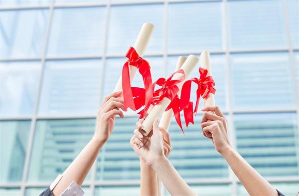 阿里巴巴：阿里云Q4收入增长加速至18% AI相关产品收入连续七个季度实现三位数增长